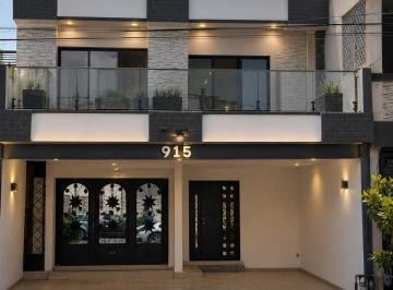 Casa de 5 habitaciones, Guadalupe · Casa 3 Niveles con Alberca y 2 Entradas