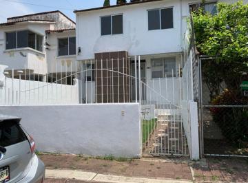 Casa en condominio de 4 habitaciones, Cuernavaca · Casa en Fraccionamiento Veranda - Vigilancia