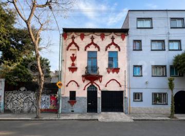 Casa · 234m² · 5 Recámaras · 2 Estacionamientos · Clasica Casa en Santa Maria La Rivera con 300 m² de Terreno.