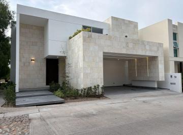 Casa · 440m² · 3 Recámaras · 2 Estacionamientos · Venta Casa en Condominio Terranza Al Norponiente de La Ciudad Ga