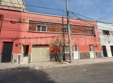 Casa · 407m² · 8 Recámaras · 1 Estacionamiento · Casa en Venta en La Colonia La Moderna, Guadalajara.