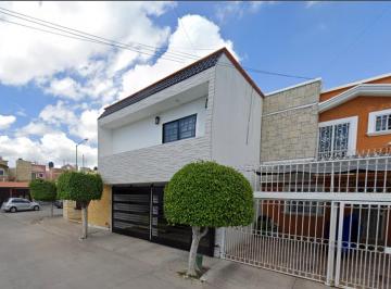 Casa de 3 habitaciones, León · Casa a La Venta, Calle Segunda Priv. Guanajuato Fracc. Bosques Mun. Leon C. P. 37234 Guanajuato