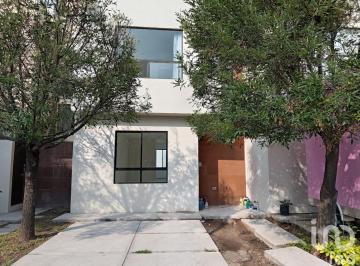 Casa · 89m² · 3 Recámaras · 2 Estacionamientos · Venta Casa Sonterra Querétaro