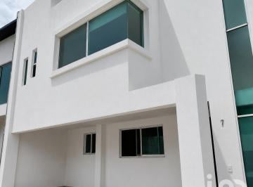 Casa · 320m² · 3 Recámaras · 2 Estacionamientos · Casa en Renta en Lomas de Angelopolis 11 Parque Victoria