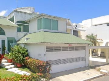 Casa de 5 habitaciones, Boca del Río · Casa en Venta, Calle Cherna Fracc. Costa de Oro Mun. Boca del Rio C. P. 94299 Veracruz