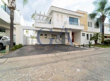 Casa de 3 habitaciones, Zapopan · Casa en Venta Valle Real Coto Marsella