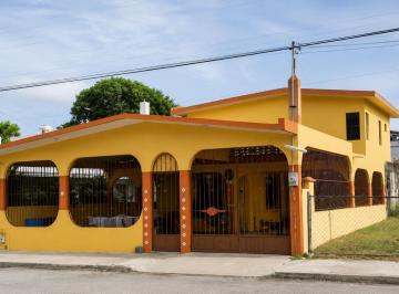 Casa · 299m² · 4 Recámaras · 3 Estacionamientos · Casa en Venta Unidad Nacional, Ciudad Madero