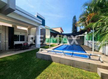Casa · 280m² · 3 Recámaras · 2 Estacionamientos · Casa en Venta en Morelos, Fraccionamiento Lomas de Cocoyoc