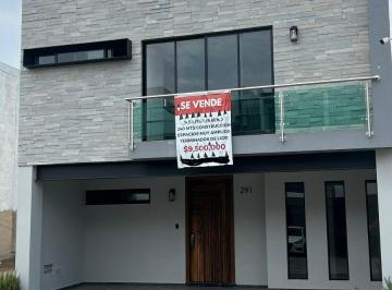 Casa de 5 habitaciones, Zapopan · Casa con Terminados de Lujo