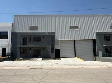 Bodega comercial , Tlajomulco de Zúñiga · Bodega en Parque Industrial Santa Cruz | Renta $80,000 + Iva | Venta 17.5 m