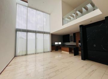 Casa · 378m² · 4 Recámaras · 3 Estacionamientos · Casa Club de Golf La Loma