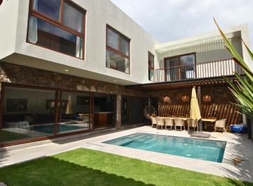 Casa · 288m² · 4 Recámaras · 2 Estacionamientos · Casa de 301 m² con 4 Recámaras en Venta en Las Ventanas