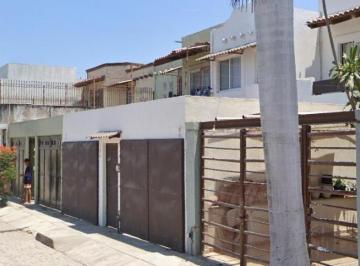 Casa de 3 habitaciones, Puerto Vallarta · Casa en Venta Ubicada en Fracc. Delfines, Puerto Vallarta, Jalisco
