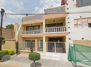 Casa de 4 habitaciones, Tlalnepantla de Baz · Casa en Venta en La Romana, Tlanepantla de Baz, Edo. de Mexico