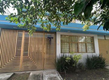Casa · 290m² · 5 Recámaras · 2 Estacionamientos · Casa en Venta, Valle Ceylán, 5 Recámaras.