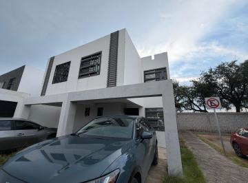 FACHADA · Casa en Renta en Montoloivo, Frente a Área Verde, a 5 Min de Plaza Altacia