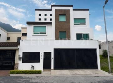 Casa · 320m² · 4 Recámaras · 2 Estacionamientos · Casa en Venta Cumbres 4to Sector Monterrey