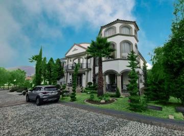 Casa en condominio · 1000m² · 4 Recámaras · 6 Estacionamientos · Gran Oportunidad! Rematé Casa en Venta en Fuentes de Las Lomas