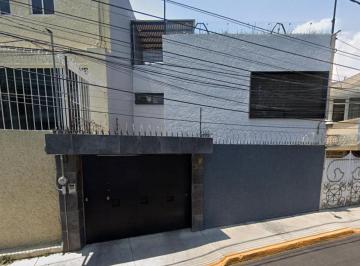 Casa de 4 habitaciones, Coyoacán · Casa en del Carmen Coyoacán Adjudicada Se Muestran Papeles
