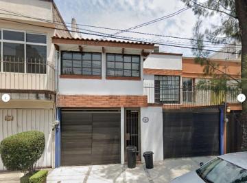 Casa de 3 habitaciones, Coyoacán · Propiedad en Vewnta en Col. Campestre Churubusco, Alc. Coyoacan