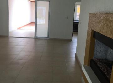 Casa · 350m² · 3 Recámaras · 3 Estacionamientos · Casa en Renta en Castaño 1, Metepec