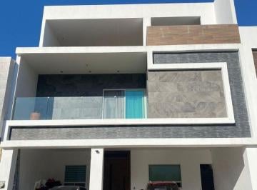 Casa de 4 habitaciones, Monterrey · Casa en Venta en Fraccionamiento Valle de Cristal. (Pe)