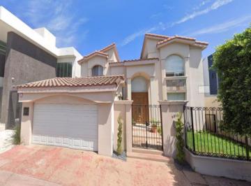 Casa de 5 habitaciones, Tijuana · Casa en Venta en Colonia Jardines de Chapultepec Baja California