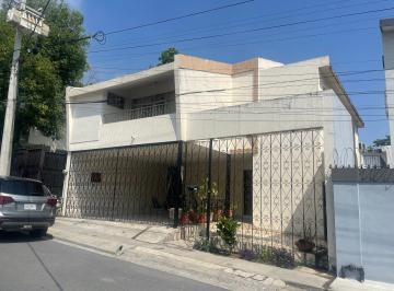 Casa de 3 habitaciones, Monterrey · Casa en Renta, Segundo Sector Cumbres, Muy Amplia, Frente a Parque