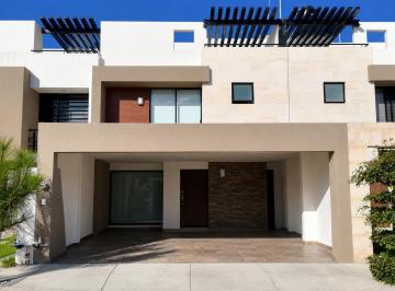 Casa · 210m² · 3 Recámaras · 2 Estacionamientos · Casa en Renta en Alamedas de Alcazar