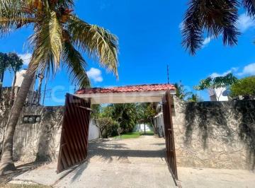 Casa · 220m² · 4 Recámaras · 4 Estacionamientos · Casa con 4 Recámaras en Renta en Alfredo V. Bonfil Cancún
