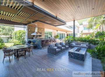 Casa · 748m² · 4 Recámaras · 3 Estacionamientos · Casa en Venta en Colonia La Herradura, Monterrey, Nuevo León.