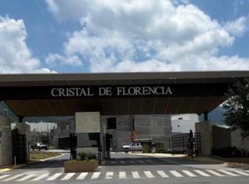 Casa · 410m² · 3 Recámaras · 3 Estacionamientos · Casa en Venta en Valle de Cristal Sector Florencia