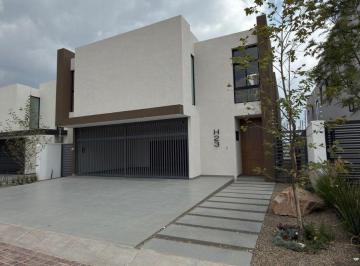 Casa de 4 habitaciones, León · Casa en Renta El Molino Cond. 13