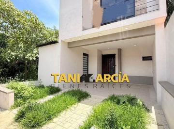 Casa de 3 habitaciones, Córdoba · Vendo Casa Nueva en Córdoba a 5 Minutos de Plaza Cristal, Plaza Shangri - La, Sam S Club, Walmart!