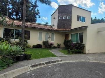 Casa · 235m² · 2 Recámaras · 2 Estacionamientos · Casa en Lomas de Cortes, Cuernavaca