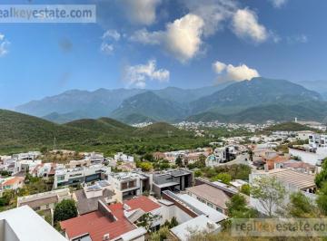 Casa · 1101m² · 4 Recámaras · 4 Estacionamientos · Casa en Venta en Sierra Alta, Monterrey, Nuevo León.