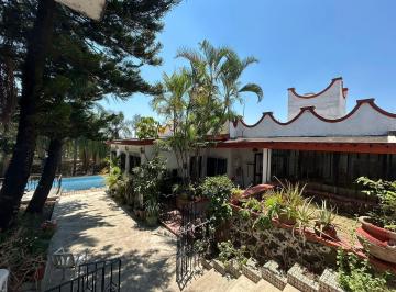 Casa · 635m² · 8 Recámaras · 3 Estacionamientos · Casa en Venta en Fracc. Bello Horizonte, Cuernavaca