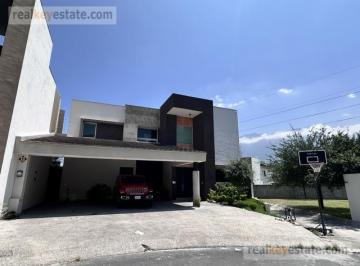 Casa · 494m² · 3 Recámaras · 3 Estacionamientos · Casa en Renta en La Joya Privada Residencial, Monterrey N. L.