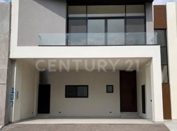 Casa · 242m² · 3 Recámaras · 2 Estacionamientos · Casa en Venta Privadas del Huajuco Santiago