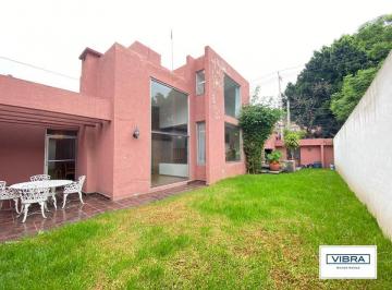 Casa · 350m² · 3 Recámaras · 2 Estacionamientos · Elegante Casa con Jardín 3 Rec y Estudio.