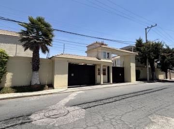 Casa en condominio de 3 habitaciones, Toluca · Casa en Venta en Privada por Alpinismo y San Buenaventura, Toluca