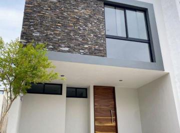 Casa de 4 habitaciones, Zapopan · Casa en Renta en Vitana Residencial