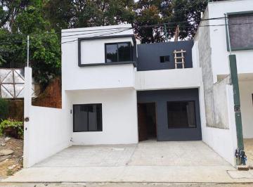 Casa de 4 habitaciones, Córdoba · Casa en Venta con Tres Recamaras con Baño Completo, Una Recamara en Planta Baja