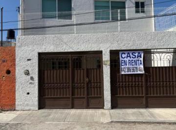 Casa · 180m² · 3 Recámaras · 2 Estacionamientos · Casa en Renta de Tres Recámaras y Amplia Sala de Tv a 5 Min del Tec Monterrey