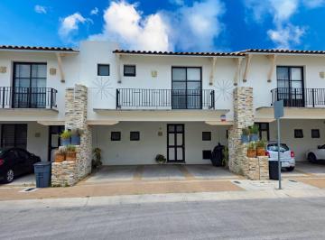 Casa · 188m² · 3 Recámaras · 3 Estacionamientos · Casa Amueblada en Renta Residencial Lombardía, León, Guanajuato