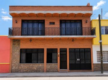 Casa · 200m² · 6 Recámaras · 2 Estacionamientos · Renta Casa en Barrio de La Purisima en Zona Centro de La Ciudad Ge
