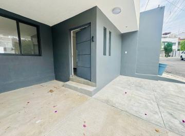 aed1b33dc8827b3c742d5e8fa1d5a34361ba187178e1df9a52dad9384d0ac9fa · Casa en Venta Remodelada en Fraccionamiento Revolución, Guadalajara