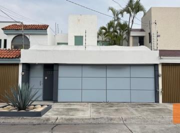 Casa de 3 habitaciones, Zapopan · Amplia Casa en Prados Tepeyac, Lista Para Habitar