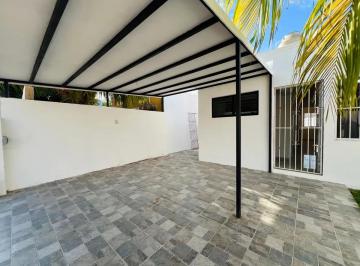 1 · Casa Remodelada en Venta en Ciudad Caucel con 2 Habitaciones y Cochera