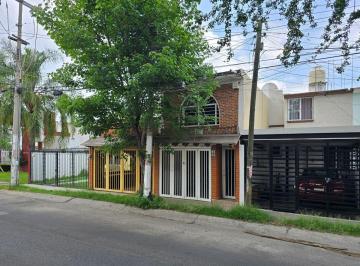Casa de 4 habitaciones, Zapopan · Casa en Venta en Jardines del Valle